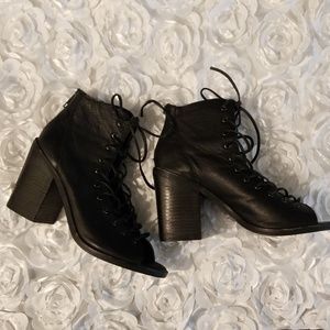 Steve Madden Lace up boots
